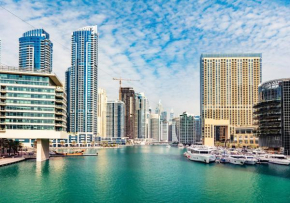 Step into Serenity - Discover Modern Living in 1BR Apartment with Panoramic Views in Dubai Marina near JBR Walk, Beach and Bla Bla Club